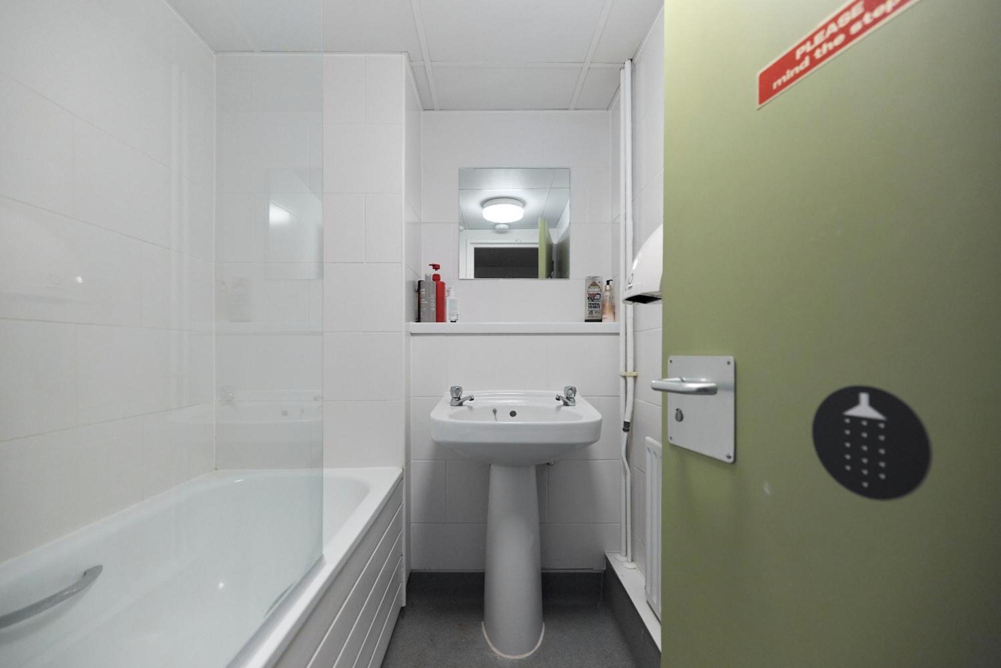 Louise House Hostel London Exterior photo